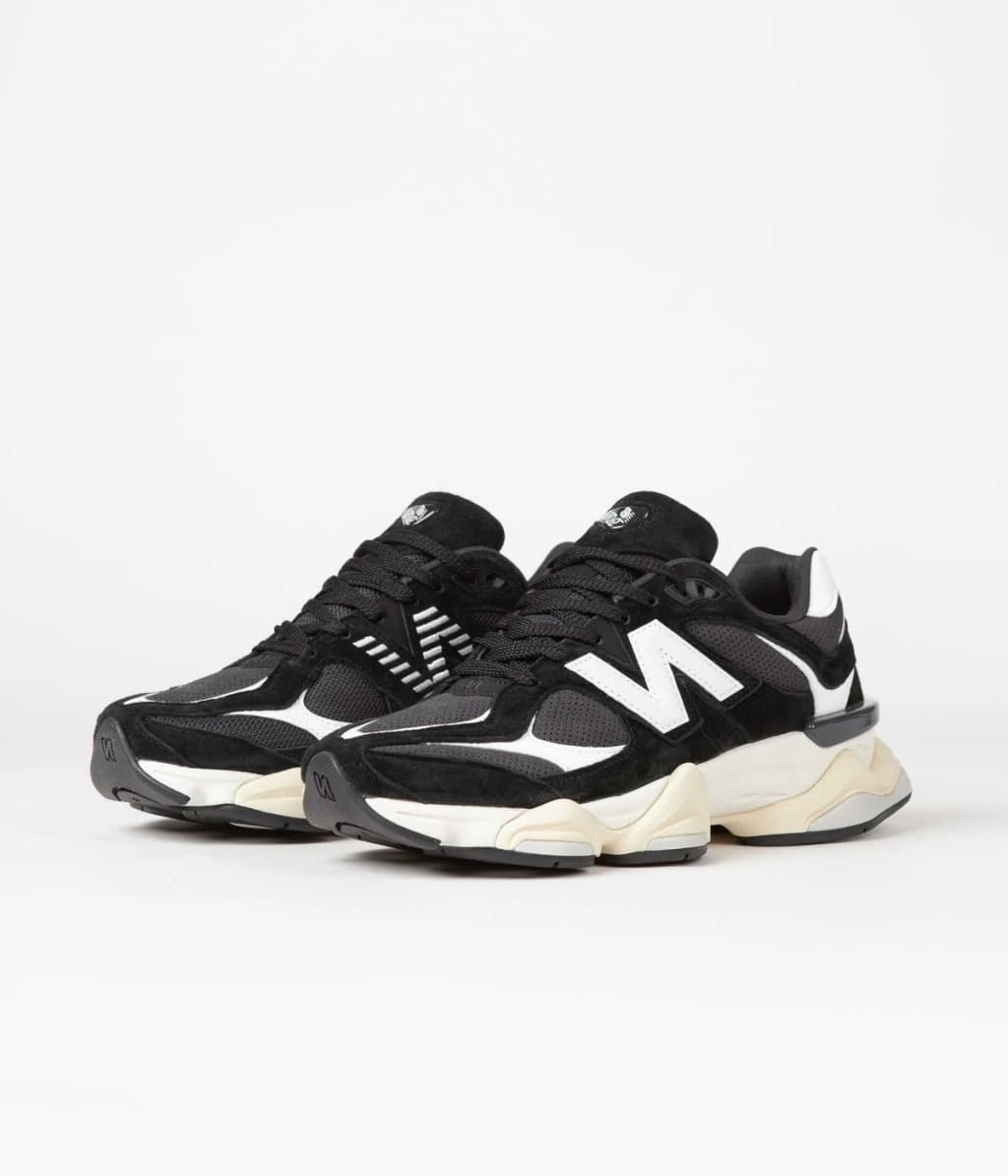 New balance preto detalhe branco